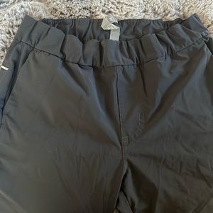 Miles ankle pants vuori. Recently lost weight so selling my mediums.